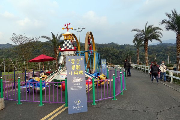 星空草原-擁恆文創園區：(胖樺遊記)基隆瑞芳假日遊憩好景點，百萬保特瓶打造梵谷油畫「星空草原」/擁恆文創園區/Starry Paradise