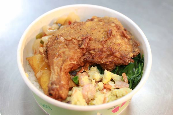 【新莊美食】金城便當-美味又便宜CP值爆表大雞腿便當60元-每日限定
