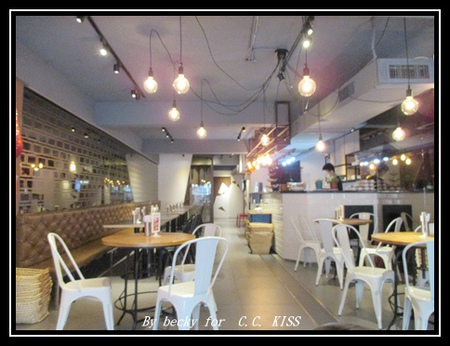 C.C.KISS Coffee&Cake：<捷運忠孝復興站>查理布朗新品牌，鐵鏟甜點及可以客制化的台北東區下午茶點～C.C. KISS