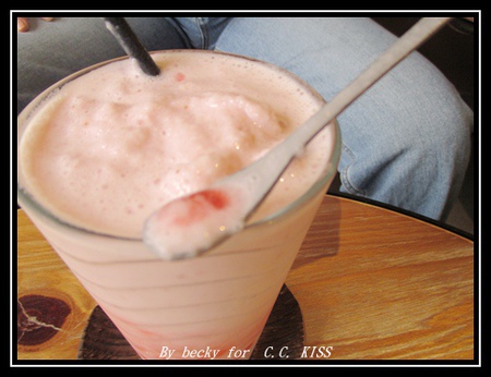 C.C.KISS Coffee&Cake：<捷運忠孝復興站>查理布朗新品牌，鐵鏟甜點及可以客制化的台北東區下午茶點～C.C. KISS