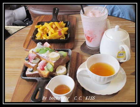 C.C.KISS Coffee&Cake：<捷運忠孝復興站>查理布朗新品牌，鐵鏟甜點及可以客制化的台北東區下午茶點～C.C. KISS