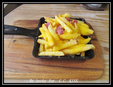 C.C.KISS Coffee&Cake：<捷運忠孝復興站>查理布朗新品牌，鐵鏟甜點及可以客制化的台北東區下午茶點～C.C. KISS