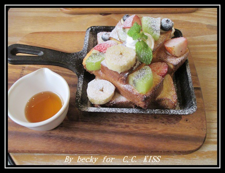 C.C.KISS Coffee&Cake：<捷運忠孝復興站>查理布朗新品牌，鐵鏟甜點及可以客制化的台北東區下午茶點～C.C. KISS