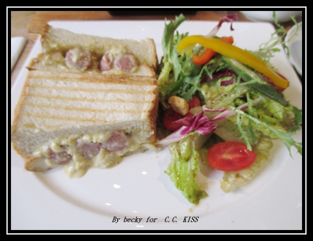 C.C.KISS Coffee&Cake：<捷運忠孝復興站>查理布朗新品牌，鐵鏟甜點及可以客制化的台北東區下午茶點～C.C. KISS