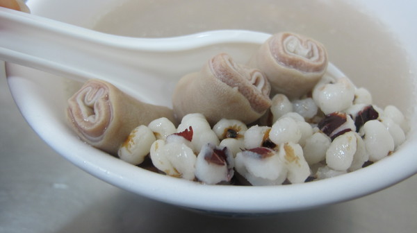 雙管四神湯:(胖樺食記)景美雙管四神湯油飯麵線鮮蚵各有特色且份量十足。銅板美食值得一試。