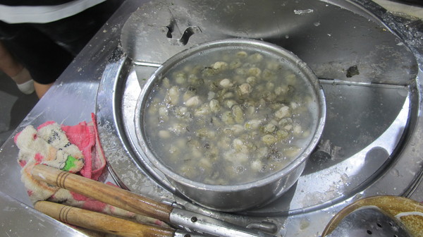 雙管四神湯:(胖樺食記)景美雙管四神湯油飯麵線鮮蚵各有特色且份量十足。銅板美食值得一試。