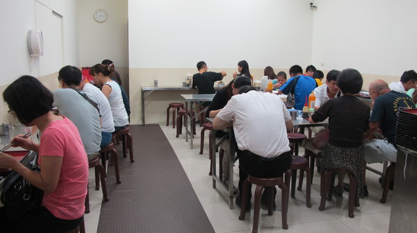 雙管四神湯:(胖樺食記)景美雙管四神湯油飯麵線鮮蚵各有特色且份量十足。銅板美食值得一試。