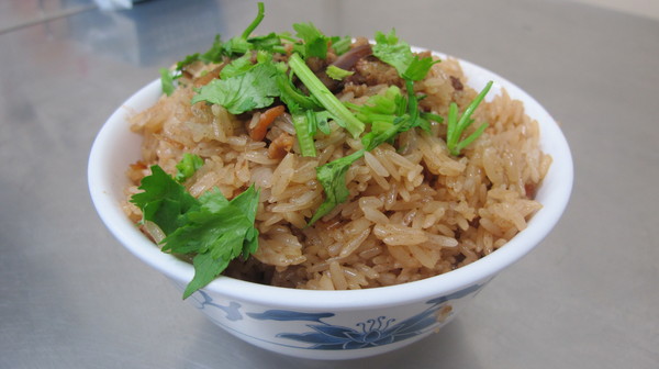 雙管四神湯:(胖樺食記)景美雙管四神湯油飯麵線鮮蚵各有特色且份量十足。銅板美食值得一試。