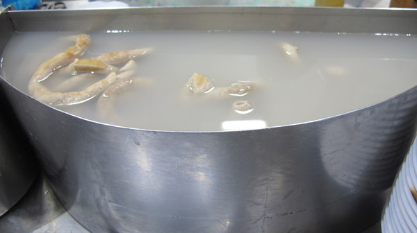 雙管四神湯:(胖樺食記)景美雙管四神湯油飯麵線鮮蚵各有特色且份量十足。銅板美食值得一試。