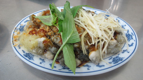 雙管四神湯:(胖樺食記)景美雙管四神湯油飯麵線鮮蚵各有特色且份量十足。銅板美食值得一試。