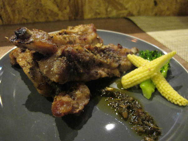 Me Meat Beer 窯烤餐酒館:(胖樺食記)台北市八德路Me Meat Beer 窯烤餐酒館。多款啤酒香醇濃郁適合放鬆小酌。