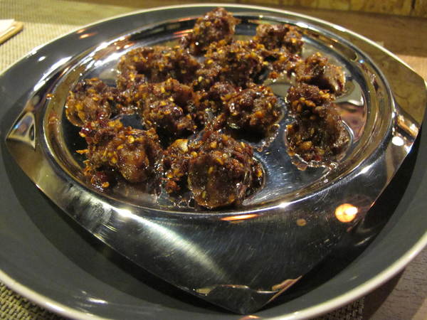 Me Meat Beer 窯烤餐酒館:(胖樺食記)台北市八德路Me Meat Beer 窯烤餐酒館。多款啤酒香醇濃郁適合放鬆小酌。