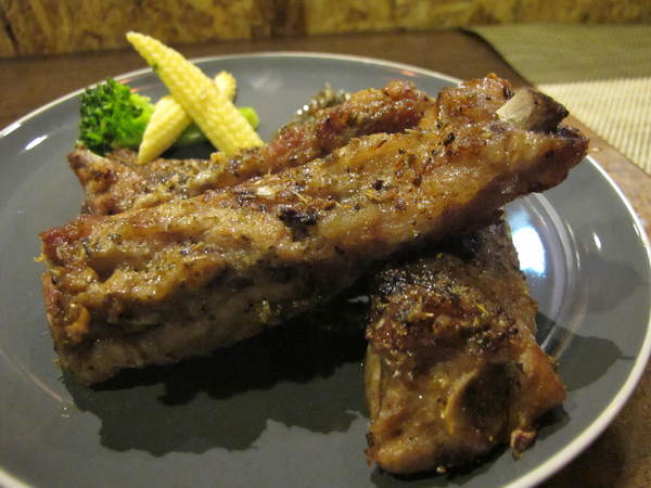 Me Meat Beer 窯烤餐酒館:(胖樺食記)台北市八德路Me Meat Beer 窯烤餐酒館。多款啤酒香醇濃郁適合放鬆小酌。