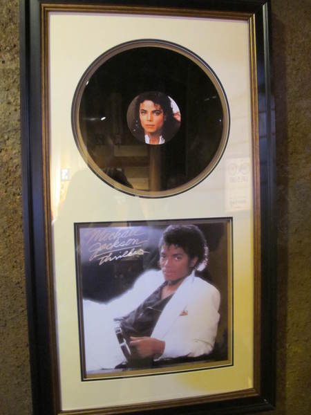 Me Meat Beer 窯烤餐酒館:(胖樺食記)台北市八德路Me Meat Beer 窯烤餐酒館。多款啤酒香醇濃郁適合放鬆小酌。