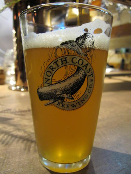 Me Meat Beer 窯烤餐酒館:(胖樺食記)台北市八德路Me Meat Beer 窯烤餐酒館。多款啤酒香醇濃郁適合放鬆小酌。