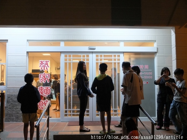 蔡家麵館:【美食特搜。屏東市】蔡家麵館。屏東一絕的大碗公熗鍋麵 份量多料豐富 用餐時段搶破頭的人氣麵店