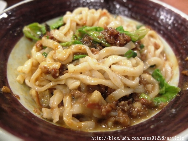 蔡家麵館:【美食特搜。屏東市】蔡家麵館。屏東一絕的大碗公熗鍋麵 份量多料豐富 用餐時段搶破頭的人氣麵店