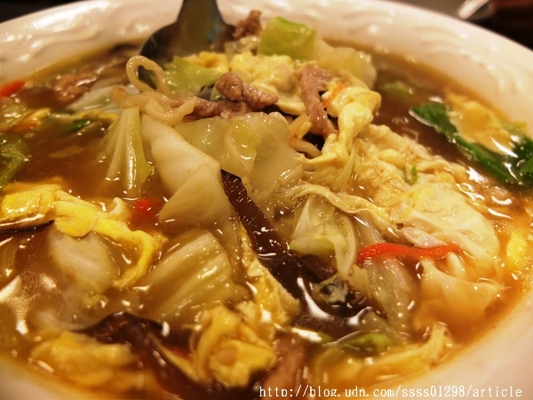 蔡家麵館:【美食特搜。屏東市】蔡家麵館。屏東一絕的大碗公熗鍋麵 份量多料豐富 用餐時段搶破頭的人氣麵店