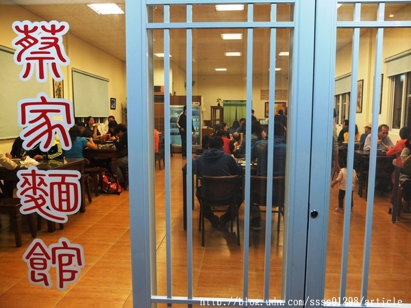 蔡家麵館:【美食特搜。屏東市】蔡家麵館。屏東一絕的大碗公熗鍋麵 份量多料豐富 用餐時段搶破頭的人氣麵店