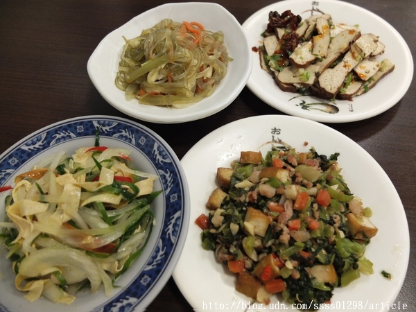 蔡家麵館:【美食特搜。屏東市】蔡家麵館。屏東一絕的大碗公熗鍋麵 份量多料豐富 用餐時段搶破頭的人氣麵店