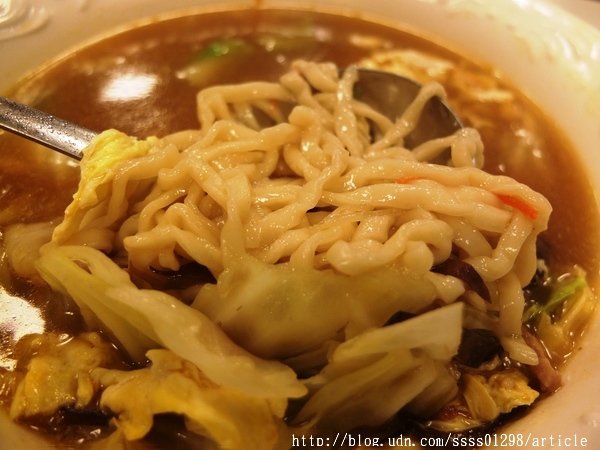 蔡家麵館:【美食特搜。屏東市】蔡家麵館。屏東一絕的大碗公熗鍋麵 份量多料豐富 用餐時段搶破頭的人氣麵店