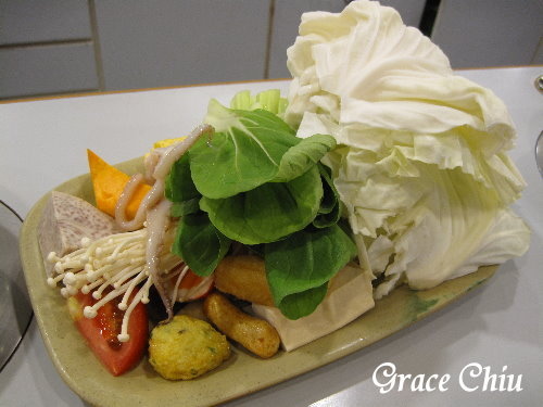 豐富菜盤~錢都日式涮涮鍋(板橋莒光店)~板橋小火鍋%2F板橋涮涮鍋%2F新北涮涮鍋%2F新北平價火鍋