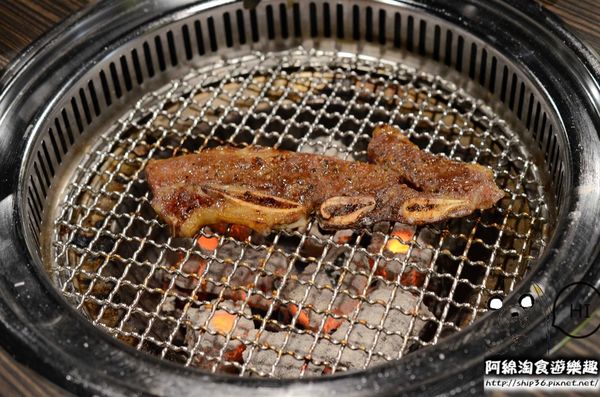 【桃園燒烤】好客燒烤 中壢店-無敵享受=烤肉配調酒．桃園燒肉/酒吧/中美村/帝王蟹