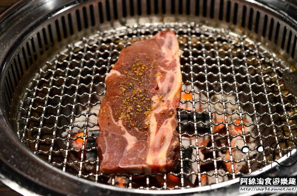 【桃園燒烤】好客燒烤 中壢店-無敵享受=烤肉配調酒．桃園燒肉/酒吧/中美村/帝王蟹