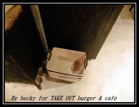 TAKE OUT burger & cafe：有小酒館氛圍及小聚的好去處～TAKE OUT burger & café