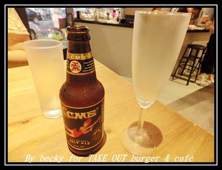 TAKE OUT burger & cafe：有小酒館氛圍及小聚的好去處～TAKE OUT burger & café