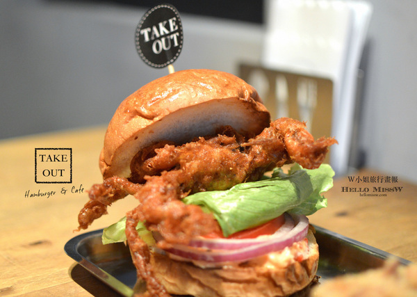 TAKE OUT burger & cafe： W小姐旅行畫報/ 台北｜食記 Take Out工業風美式餐廳 一手吃美味蟹堡 一手喝精釀啤酒 手工創意漢堡 酥炸軟殼蟹整隻漢堡包