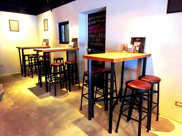 TAKE OUT burger & cafe：TAKE OUT 美式餐廳