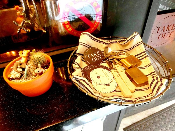 TAKE OUT burger & cafe：TAKE OUT 美式餐廳