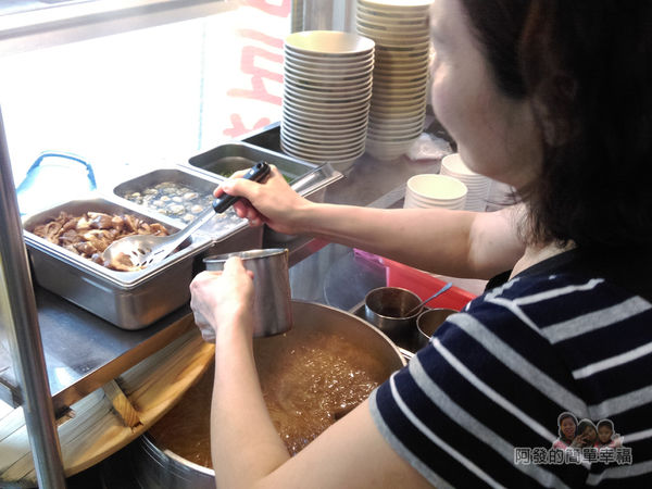 卜記專業麵線03-忙碌的老闆娘