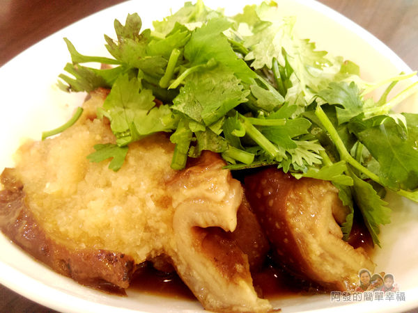 卜記專業麵線20-滷大腸頭肥美的模樣