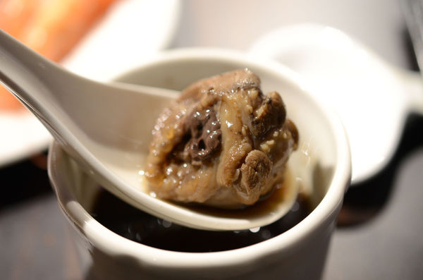 【台北港式】【北捷小巨蛋站】潮坊港式飲茶-貴參參港點隨你拿隨你吃到飽．燒賣/飲茶/點心/微風南京美食