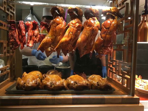 【台北港式】【北捷小巨蛋站】潮坊港式飲茶-貴參參港點隨你拿隨你吃到飽．燒賣/飲茶/點心/微風南京美食