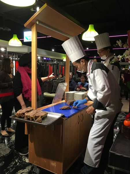 【台北港式】【北捷小巨蛋站】潮坊港式飲茶-貴參參港點隨你拿隨你吃到飽．燒賣/飲茶/點心/微風南京美食