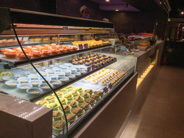 【台北港式】【北捷小巨蛋站】潮坊港式飲茶-貴參參港點隨你拿隨你吃到飽．燒賣/飲茶/點心/微風南京美食