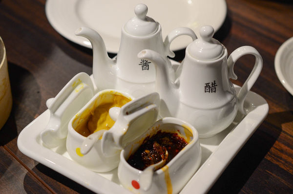 【台北港式】【北捷小巨蛋站】潮坊港式飲茶-貴參參港點隨你拿隨你吃到飽．燒賣/飲茶/點心/微風南京美食