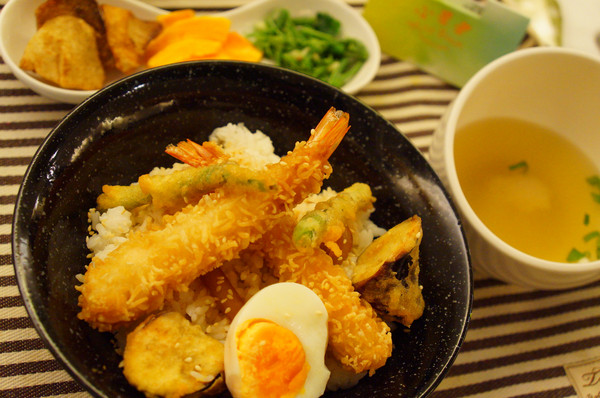 星丼食堂(海安店)：【台南-北區】丼飯x童話世界..小星星相關企業~《星丼食堂》