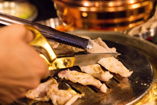 燒出名堂：[台南]韓式燒肉報到！！新排隊夯店 燒出名堂