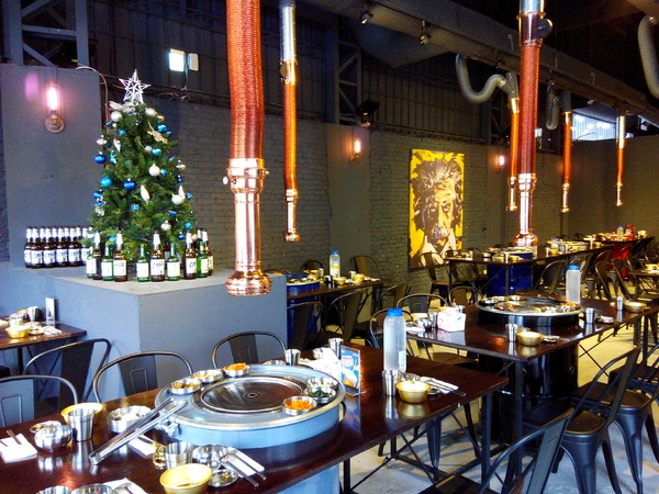 燒出名堂:【東區】燒出名堂。位於夢時代對面,提供專業貼心桌邊燒烤服務的韓國烤肉