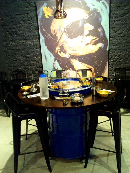 燒出名堂:【東區】燒出名堂。位於夢時代對面,提供專業貼心桌邊燒烤服務的韓國烤肉