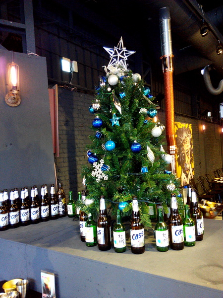 燒出名堂:【東區】燒出名堂。位於夢時代對面,提供專業貼心桌邊燒烤服務的韓國烤肉