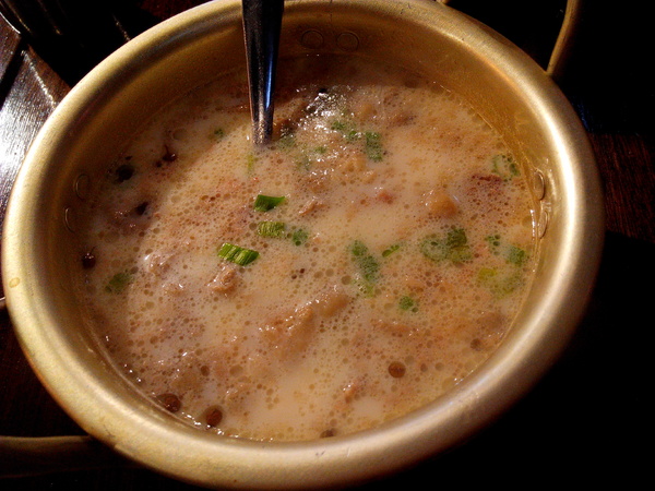 燒出名堂:【東區】燒出名堂。位於夢時代對面,提供專業貼心桌邊燒烤服務的韓國烤肉