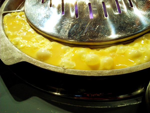 燒出名堂:【東區】燒出名堂。位於夢時代對面,提供專業貼心桌邊燒烤服務的韓國烤肉