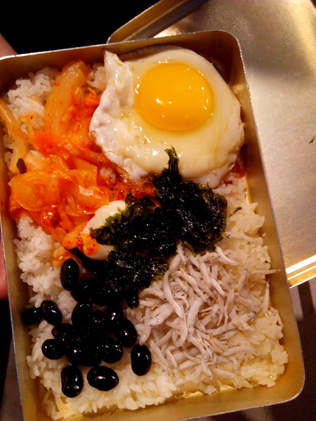 燒出名堂:【東區】燒出名堂。位於夢時代對面,提供專業貼心桌邊燒烤服務的韓國烤肉