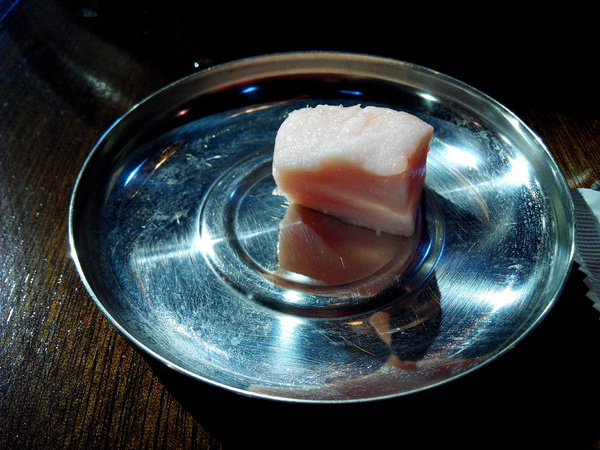 燒出名堂:【東區】燒出名堂。位於夢時代對面,提供專業貼心桌邊燒烤服務的韓國烤肉