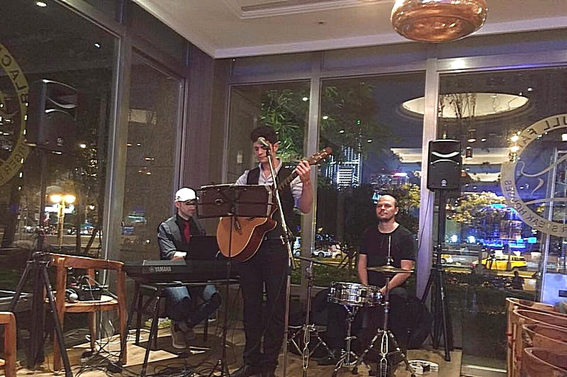 13439034_1729914430357155_7408085081869185686_n